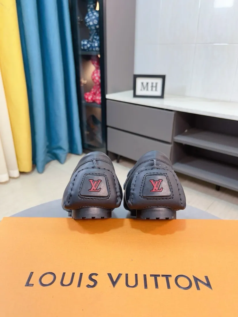 Men's men's shoes💰400🌹🌹[LV Louis Vuitton] New men's beanie shoes💝💝.. Top-grade imported cowhide embossed➕Comfortable leather lining. It is extremely skin-friendly and comfortable, feels very delicate, and the shape is very correct! Perfectly reflects the three-dimensional sense, code number: 38-44